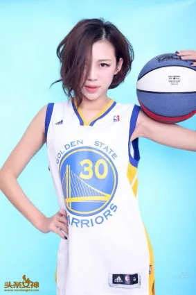 喬米- #頭條女神#庫裡美女球迷性感寫真