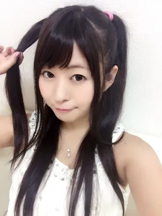 小山夏希- G奶小妹Twitter养眼照