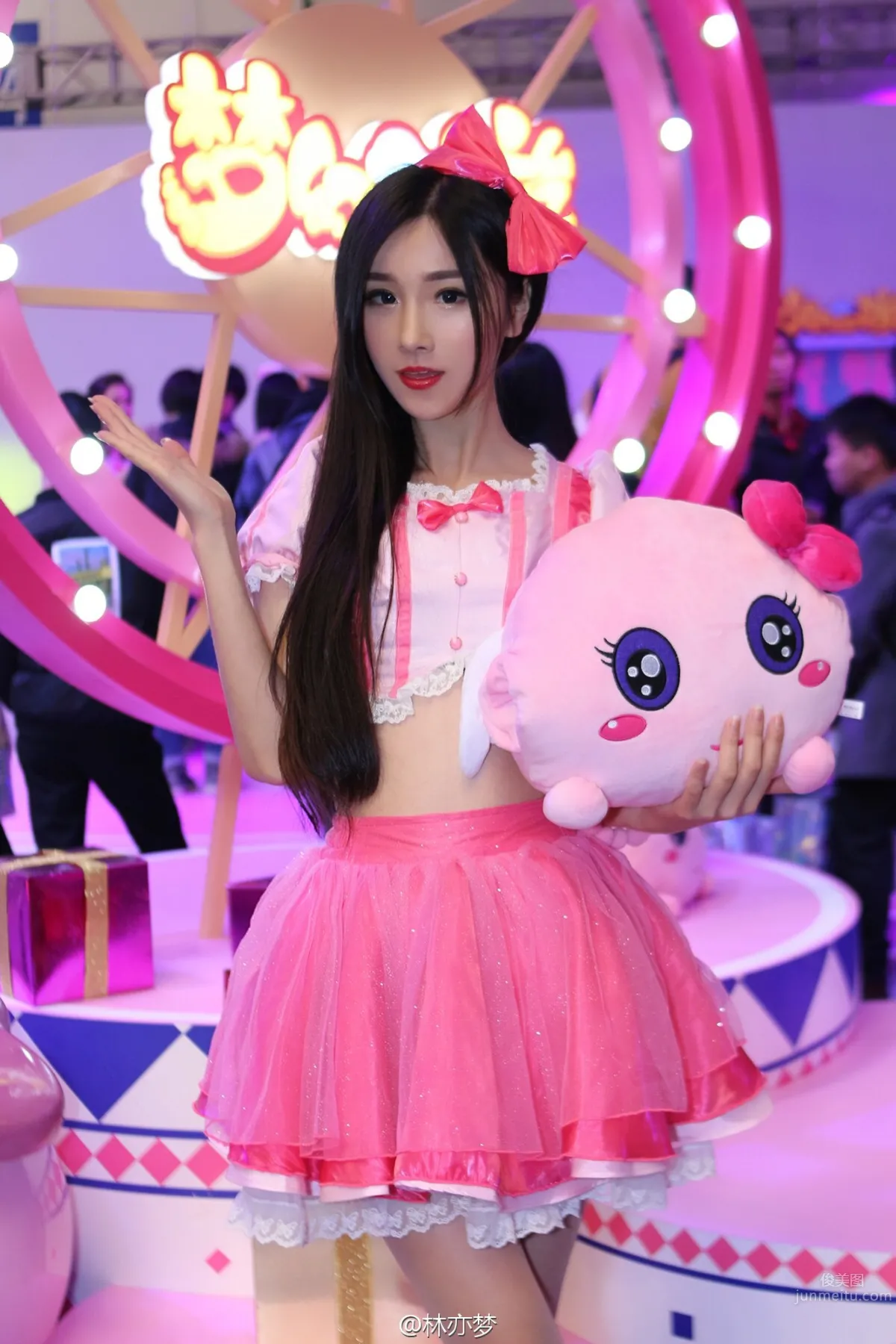 Lin Yimeng - 2016 ChinaJoy D.H. Games Booth SG photo 29
