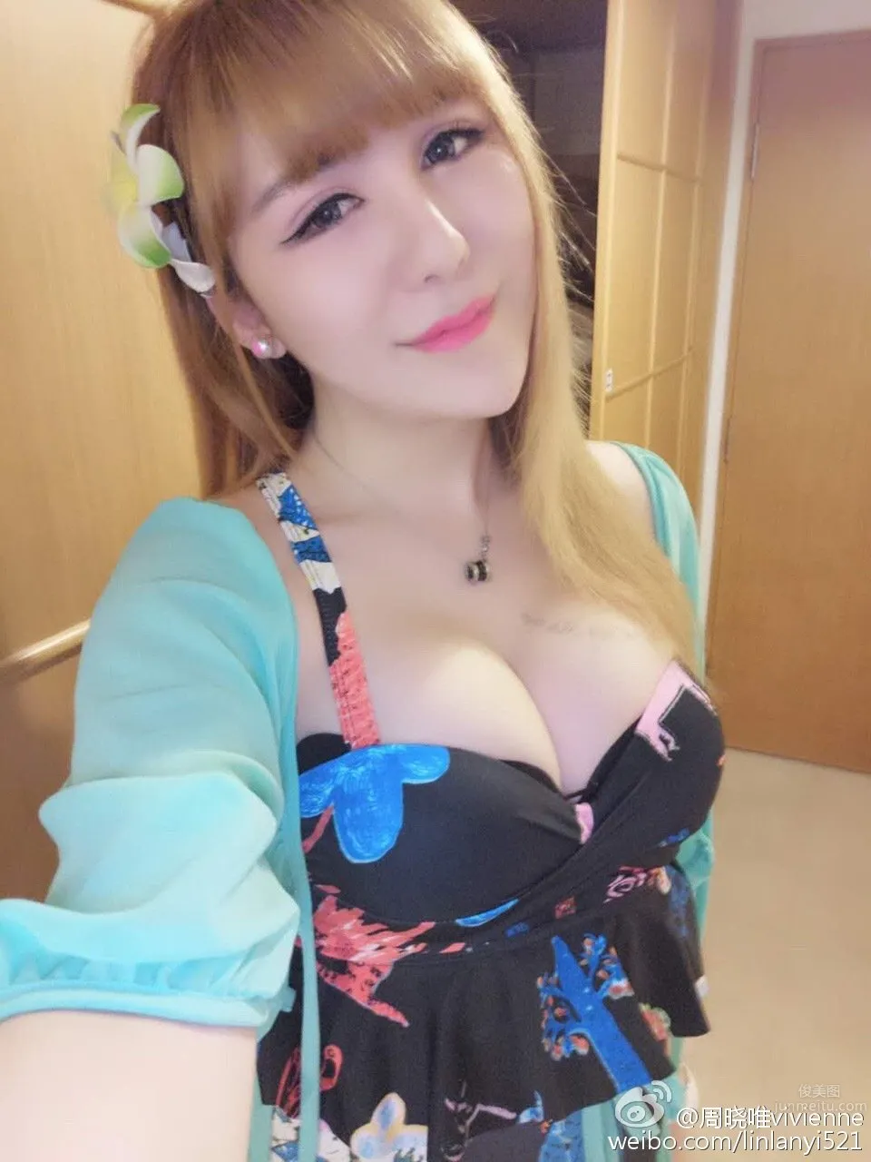 Zhou Xiaowei vivienne, Weibo Sexy Private Shoot Beautiful Pictures photo 3
