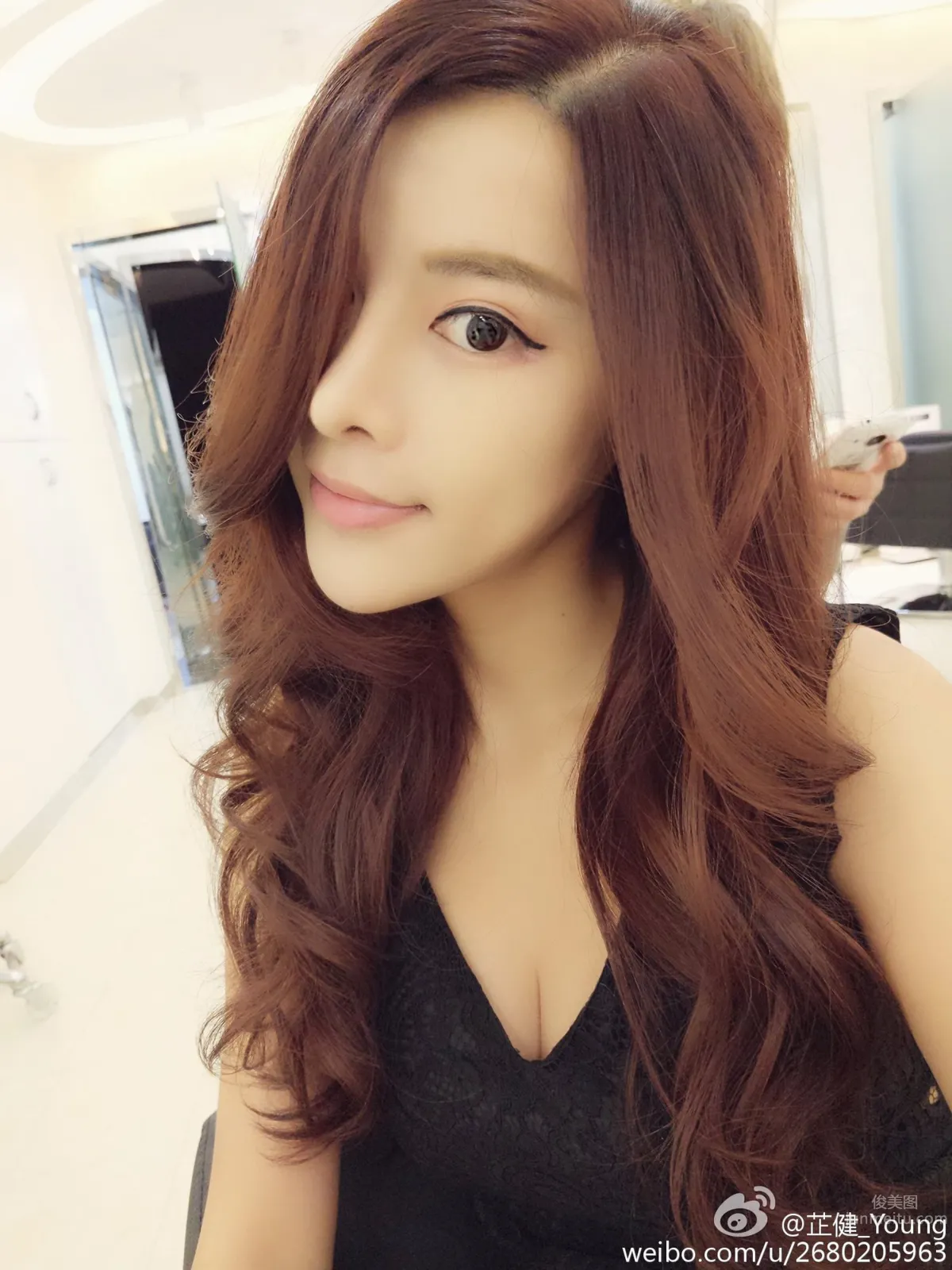 芷健Young- 艳丽赛车女郎美照_9