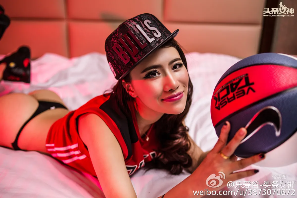 Y Qier, Cute and Sexy Bulls Fan [TouTiao Goddess] 2015-11-24 photo 2