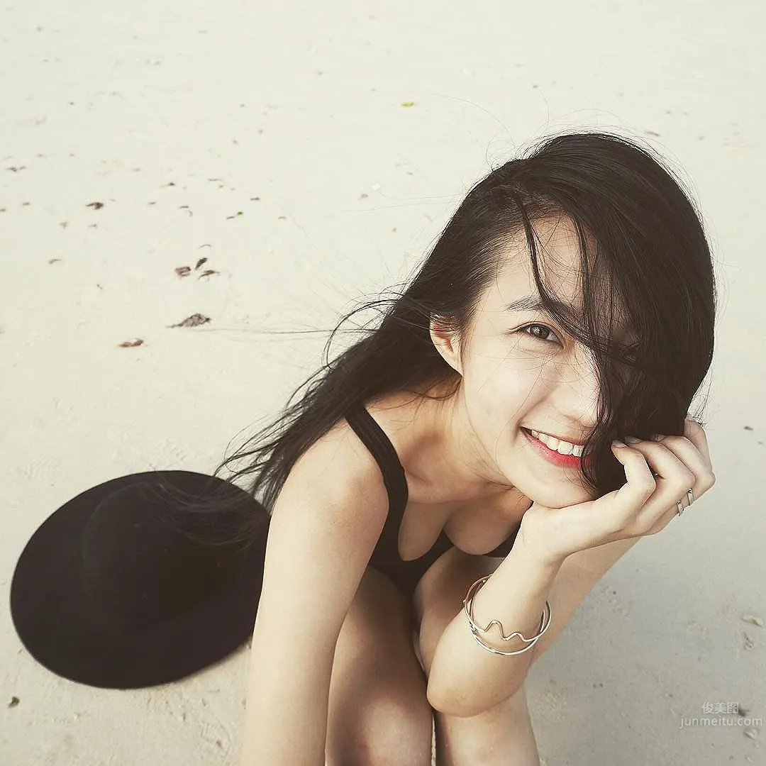 Katrina Liu Na, a Set of Swimsuit Photos That Will Make You Remember This Malaysian Beauty photo 4
