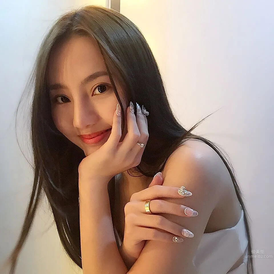 Katrina Liu Na, a Set of Swimsuit Photos That Will Make You Remember This Malaysian Beauty photo 12