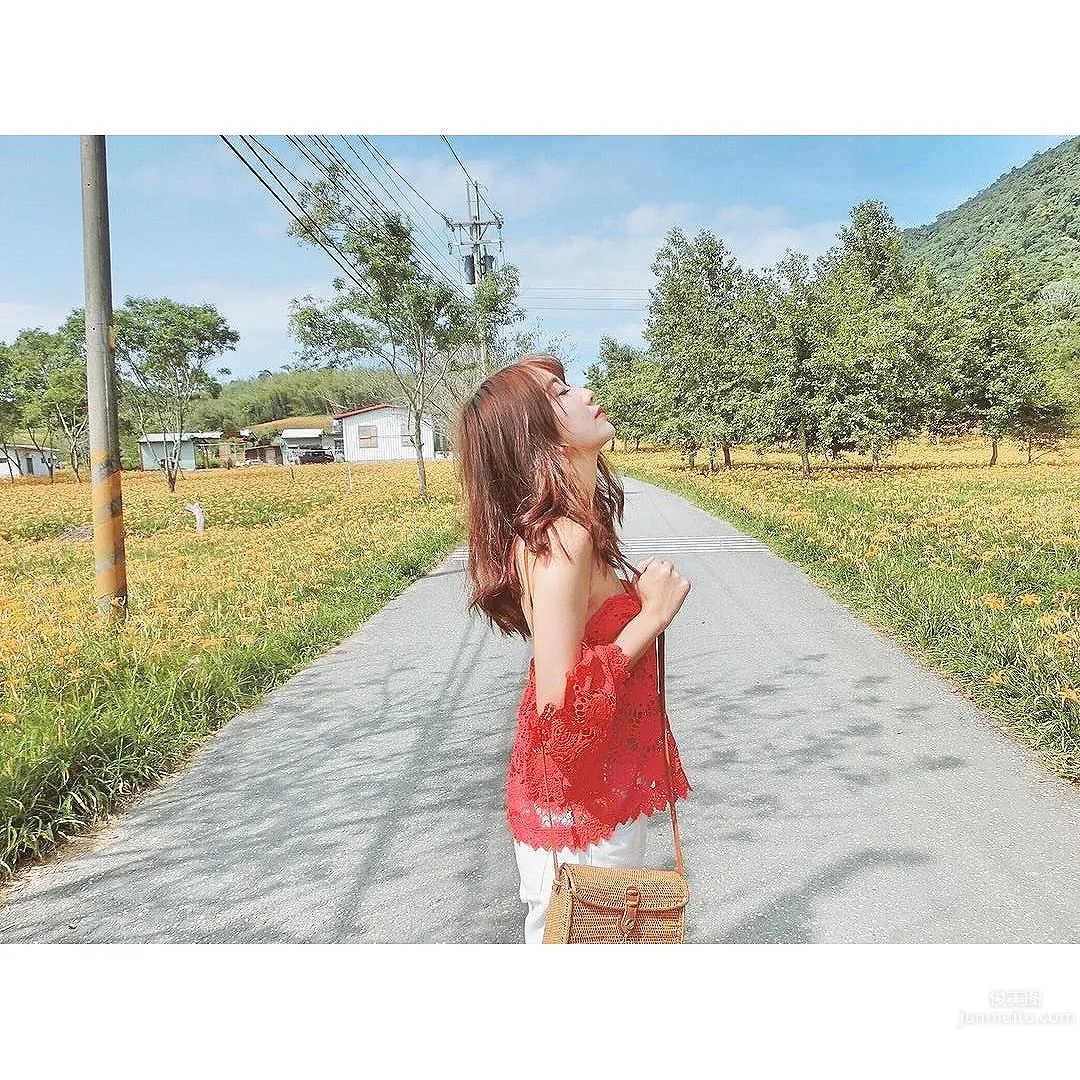 Xu Qingling, The Big-Eyed Beauty Who Walked Out of a Comic photo 15