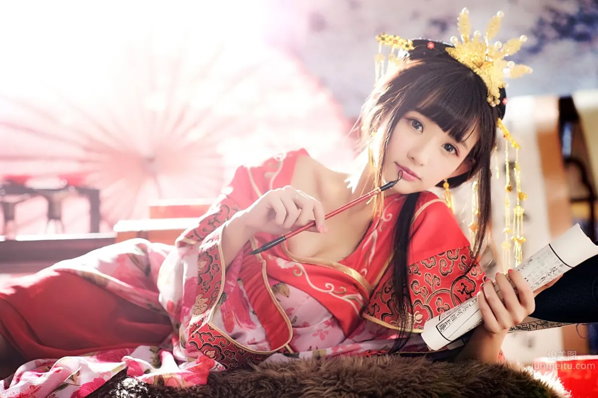 Mini Ami, Big-Eyed Model Who Looks Like a Doll photo 4