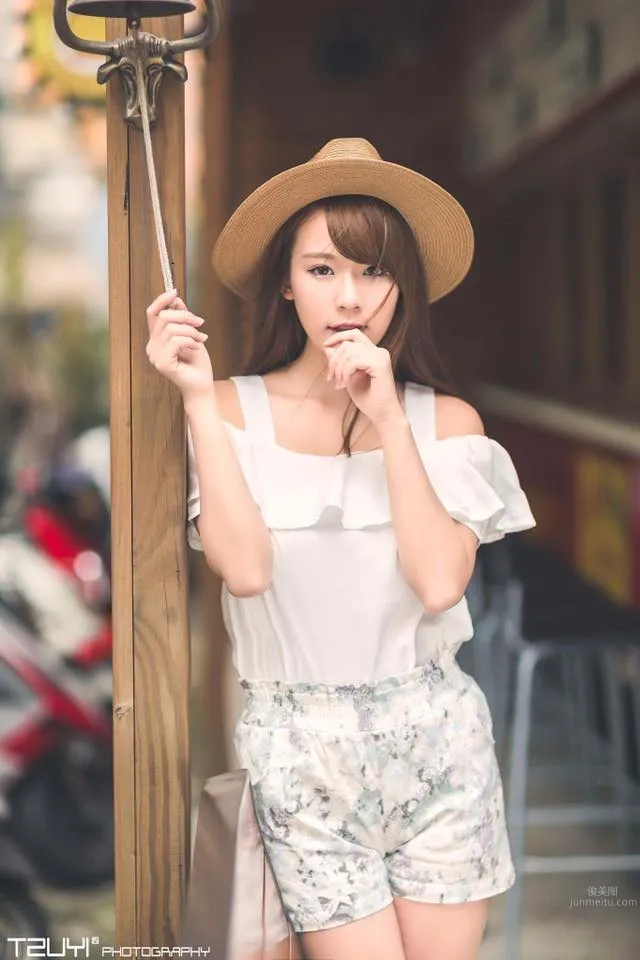 Lisa莉莎- 32D可愛正妹海量私房寫真 17
