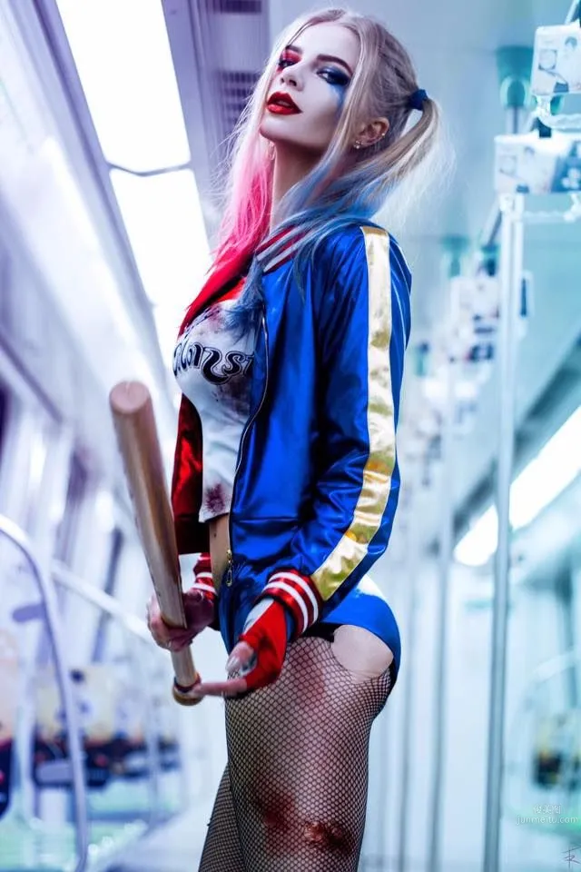 Katie Kosova: Coser photo 6