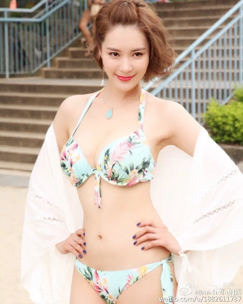 胡然- 短发气质美女微博私房照_1