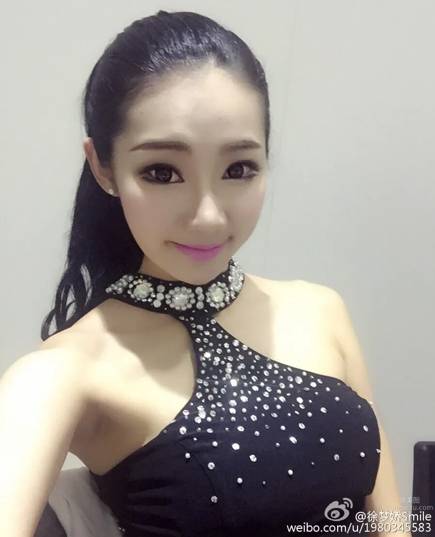 Xu Mengjiao Smile, Fashionable and Beautiful Car Model photo 17