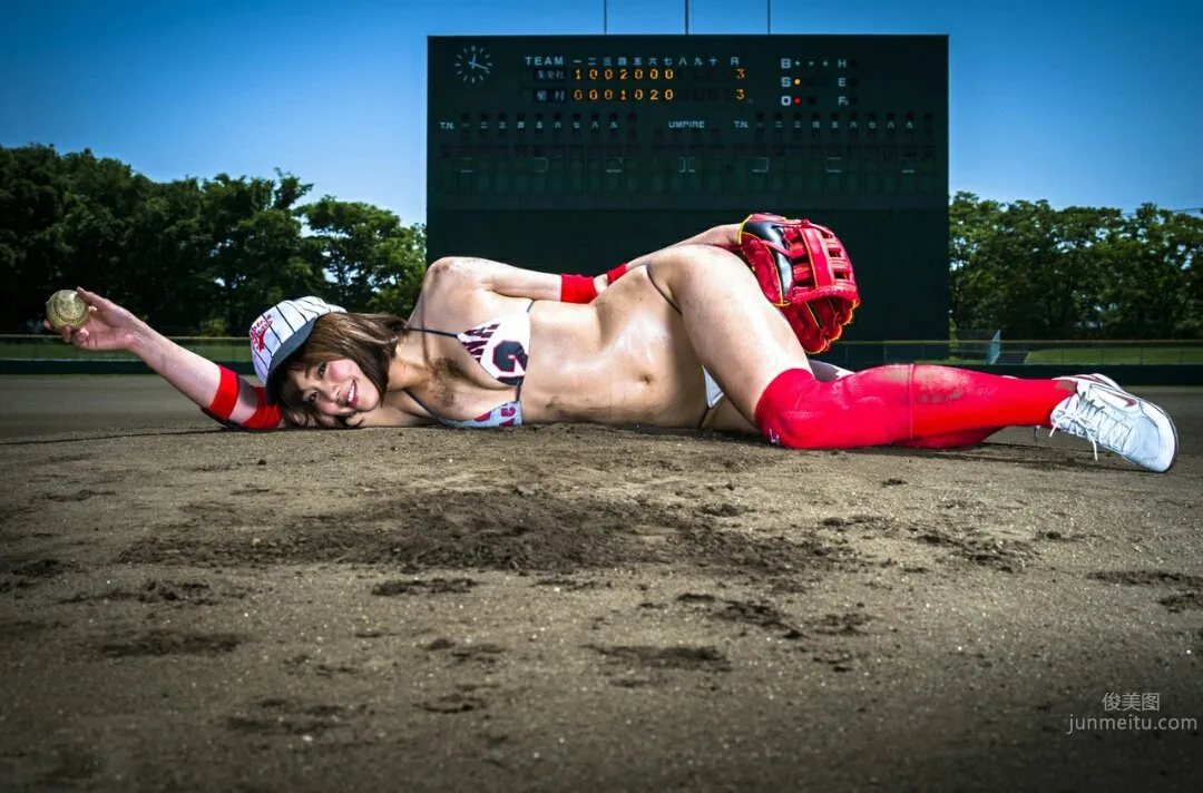 Ami Inamura, Beautiful Legs Fully Revealed! The Divine First Pitch photo 19