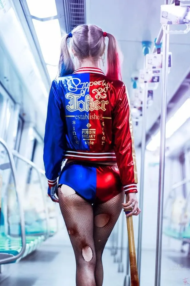 Katie Kosova: Coser photo 5