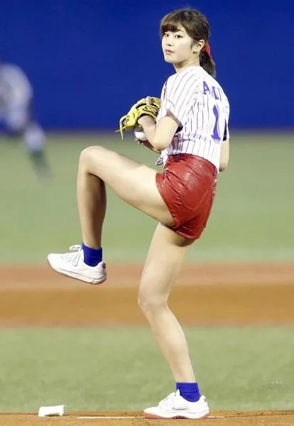 Ami Inamura, Beautiful Legs Fully Revealed! The Divine First Pitch photo 29