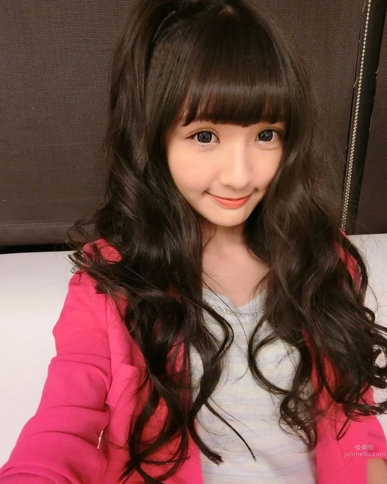 Mini Ami, Big-Eyed Model Who Looks Like a Doll photo 16