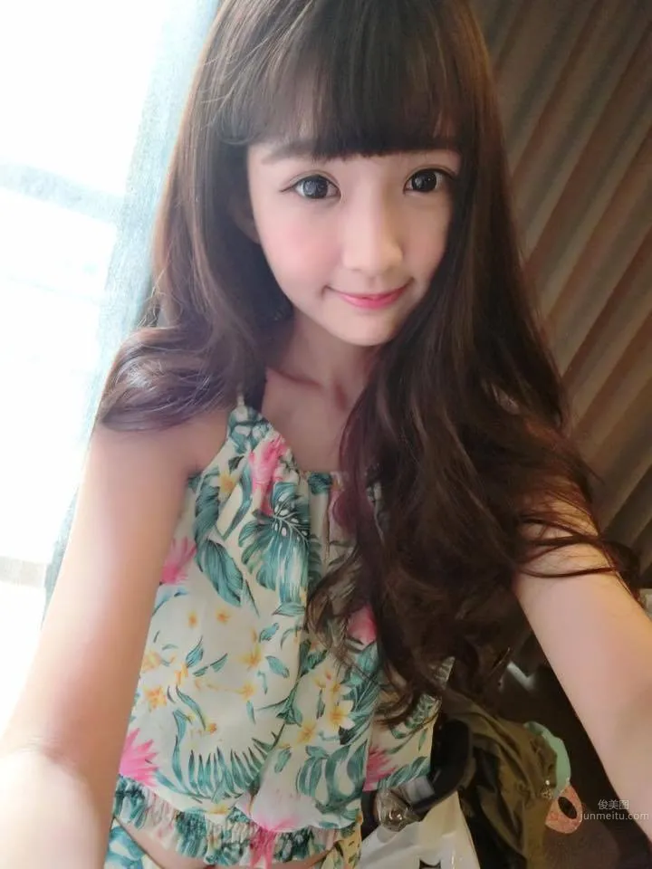 Mini Ami, Big-Eyed Model Who Looks Like a Doll photo 23