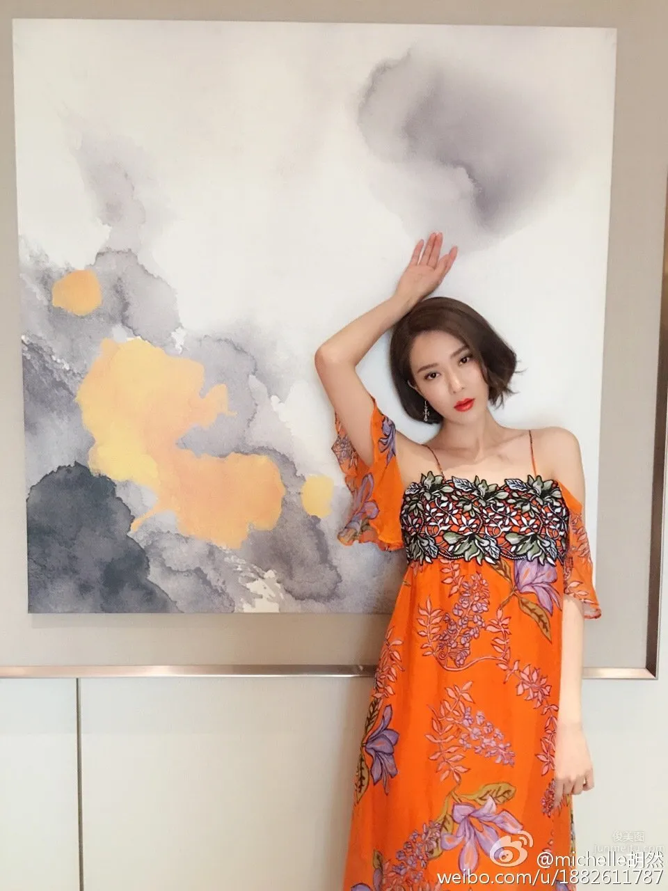 胡然- 短发气质美女微博私房照_4