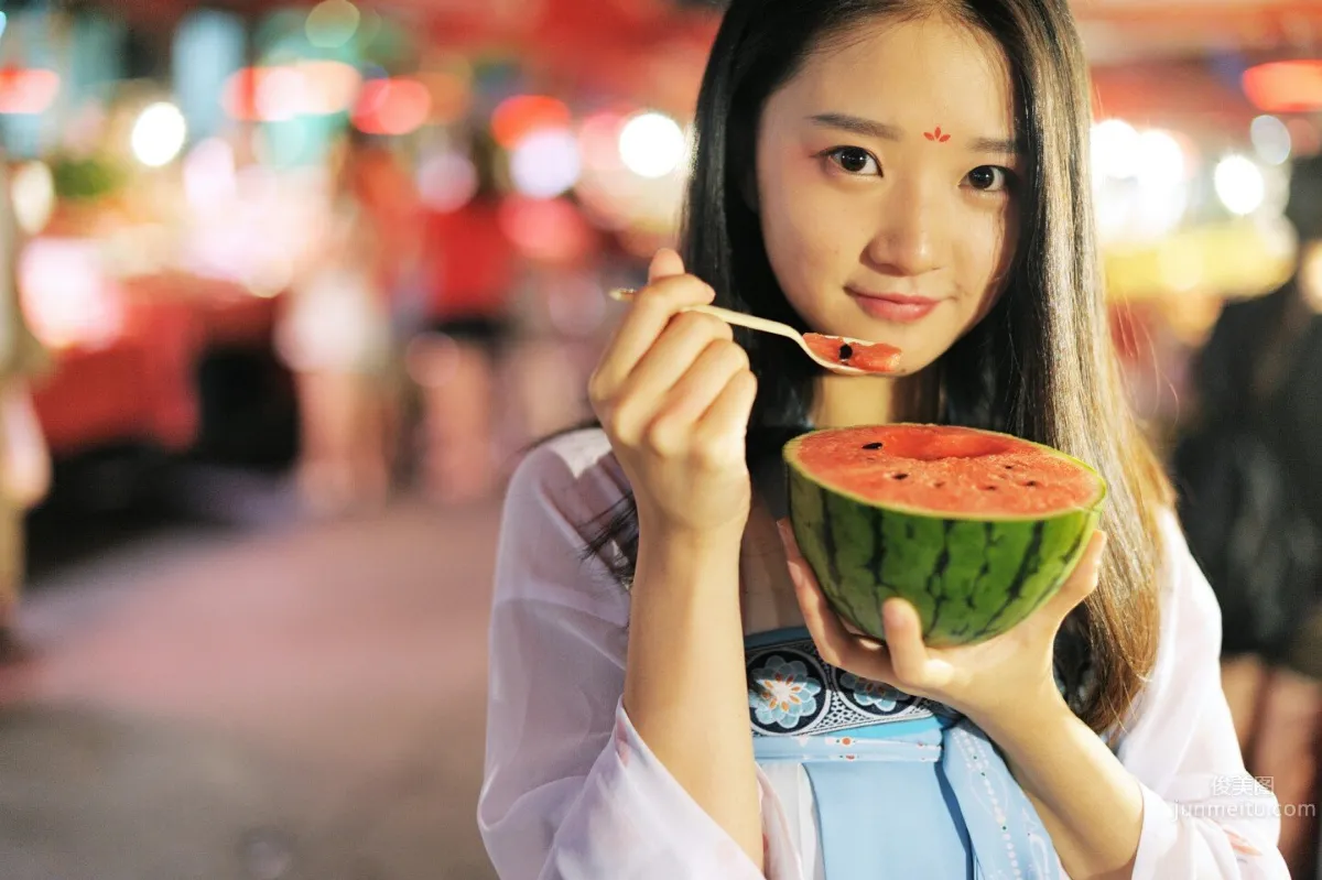 Yinyue Liao: Moon photo 15