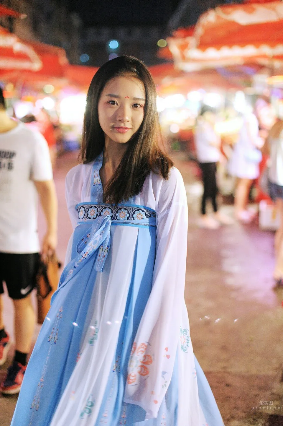 Yinyue Liao: Moon photo 8