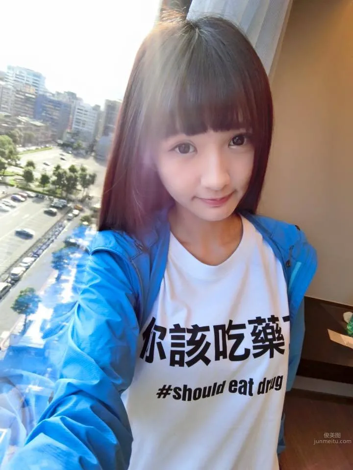 Mini Ami, Big-Eyed Model Who Looks Like a Doll photo 7