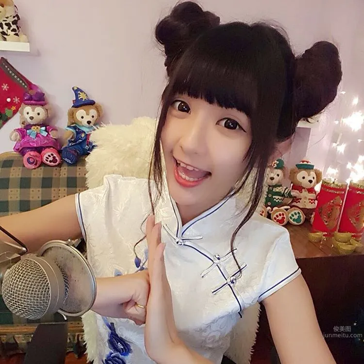 Mini Ami, Big-Eyed Model Who Looks Like a Doll photo 5