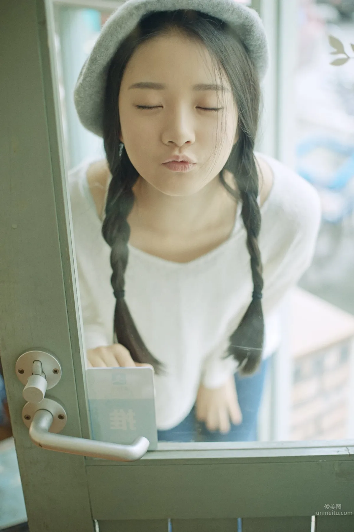 Yinyue Liao: Moon photo 31