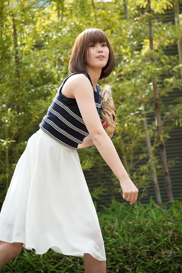 Ami Inamura, Beautiful Legs Fully Revealed! The Divine First Pitch photo 27