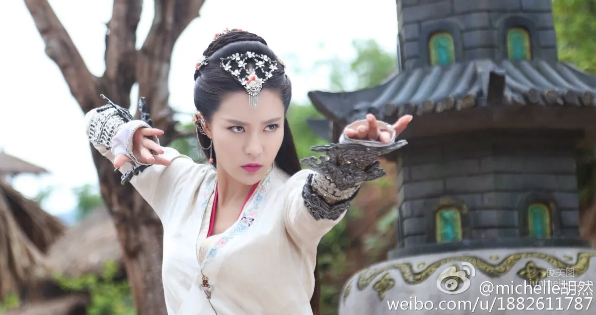 胡然- 短发气质美女微博私房照_16