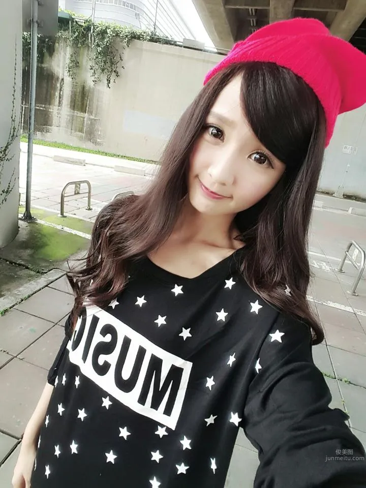 Mini Ami, Big-Eyed Model Who Looks Like a Doll photo 2