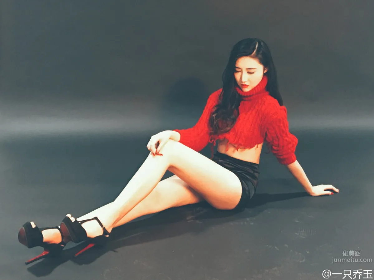 Qiao Yu - Long Legs Sexy Index Off the Charts photo 9