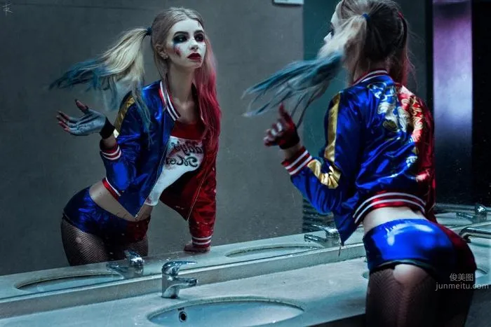 Katie Kosova: Coser photo 10