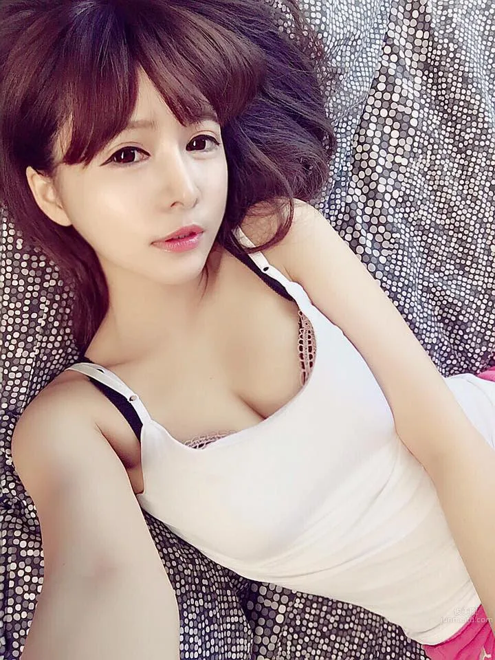 Abbie Chiu, Sexy Fair-Skinned Beauty Internet Model Who Looks Mixed-Race photo 12