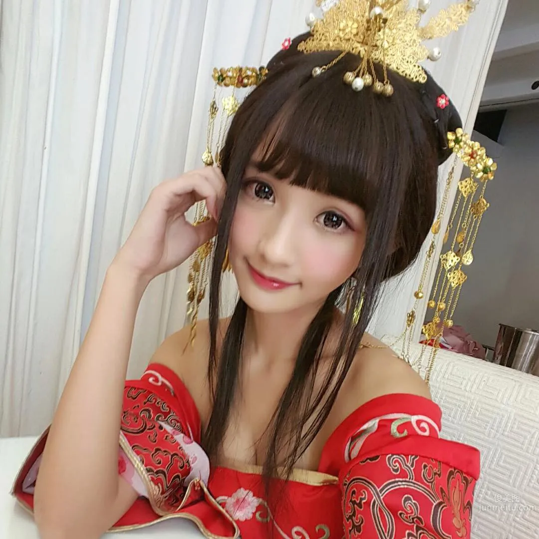 Mini Ami, Big-Eyed Model Who Looks Like a Doll photo 3