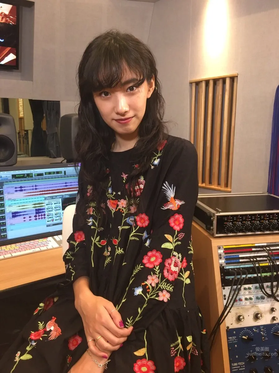Kurumi Nakata, Exclusive Model of the Cool Beauty Zipper photo 5
