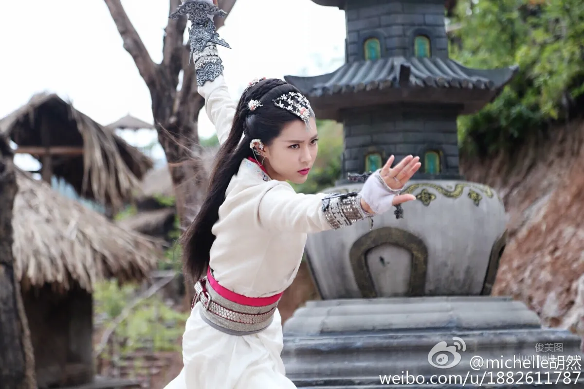 胡然- 短发气质美女微博私房照_17