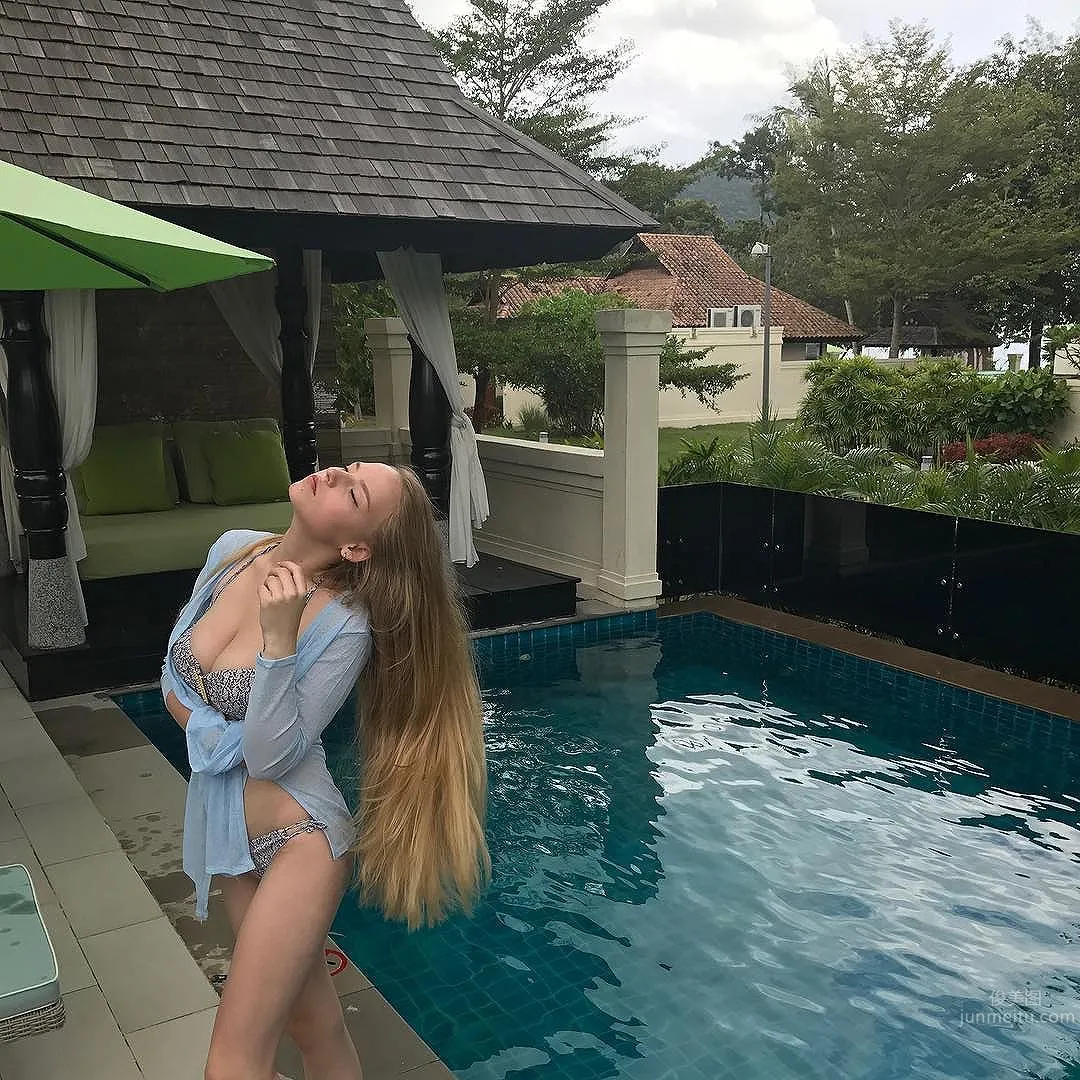 Oksana Neveselaya- 全球最性感數學老師海量私房照 4