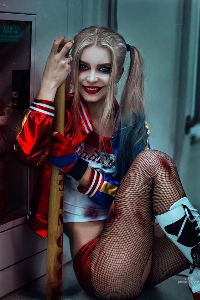 Katie Kosova: Coser photo 12