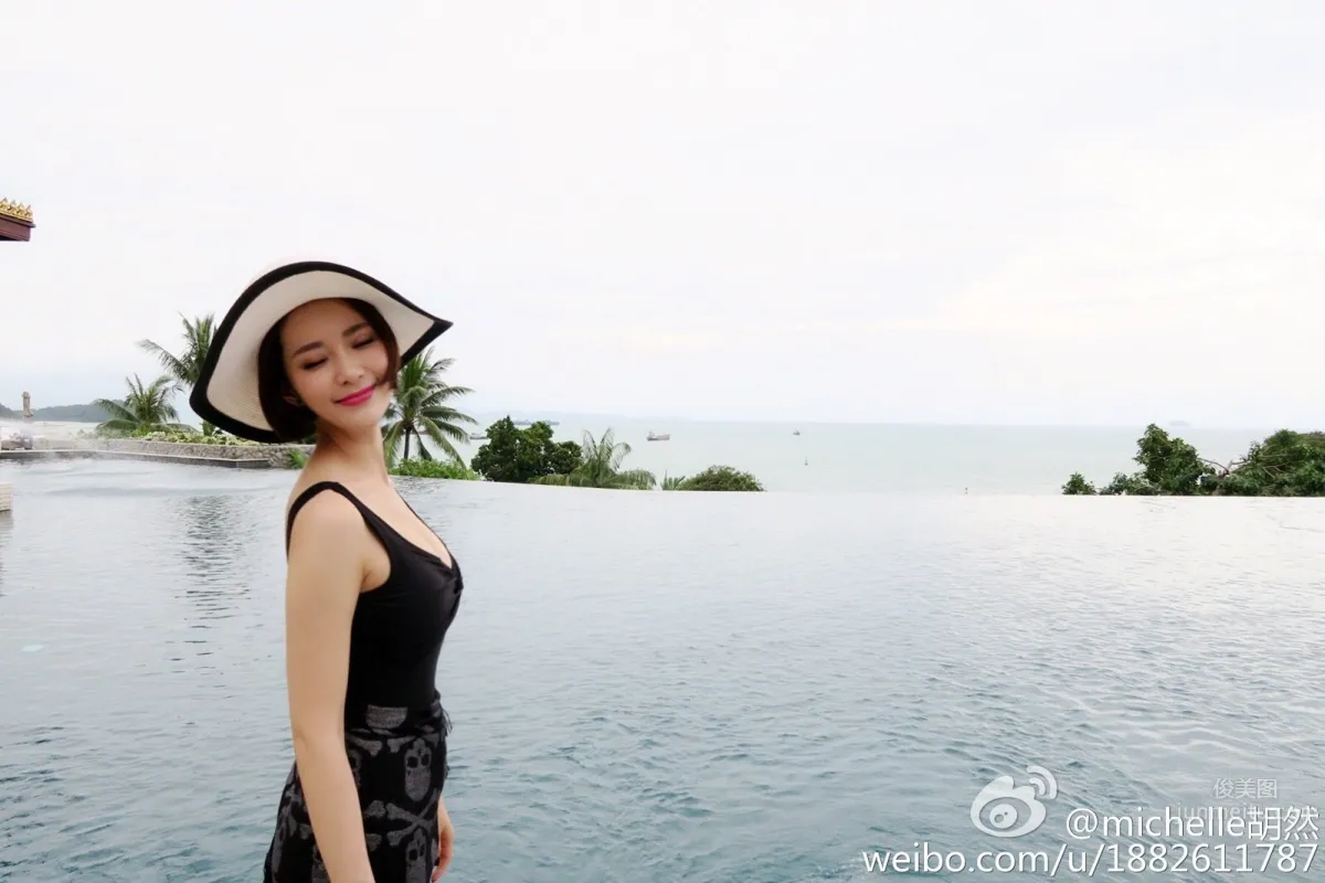 胡然- 短发气质美女微博私房照_13