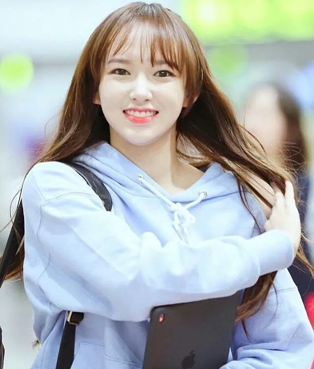 Cosmic Girls Cheng Xiao, Split Beauty Private Shoot photo 17