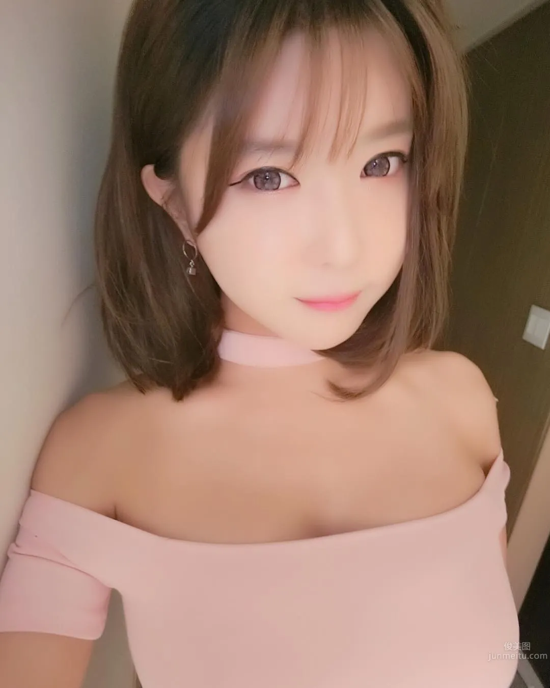 Heo Yun Mi - Off-the-Charts Looks Car Model Private Shoot photo 39