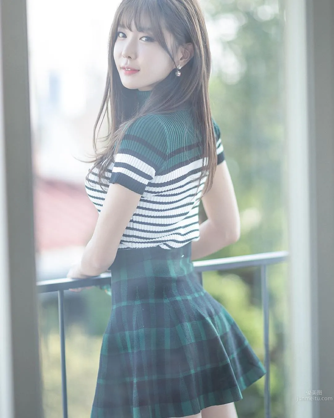 Heo Yun Mi - Off-the-Charts Looks Car Model Private Shoot photo 19