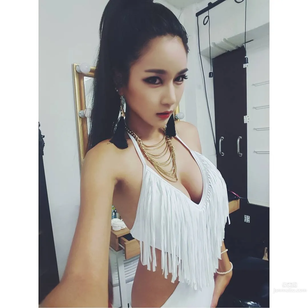 朴时贤(박시현)- 韩国惊艳车模私房照_0