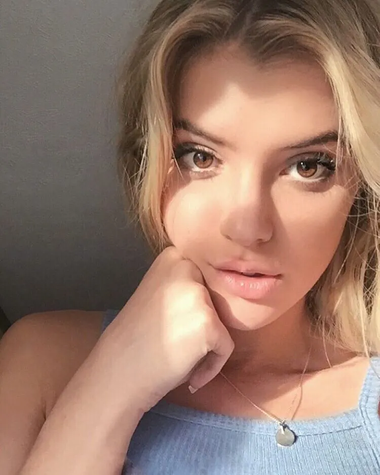 Alissa Violet - Hottest American Comedian photo 11