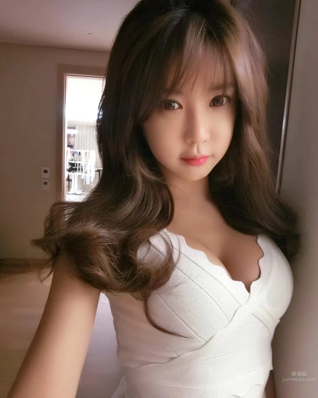 Heo Yun Mi - Off-the-Charts Looks Car Model Private Shoot photo 28