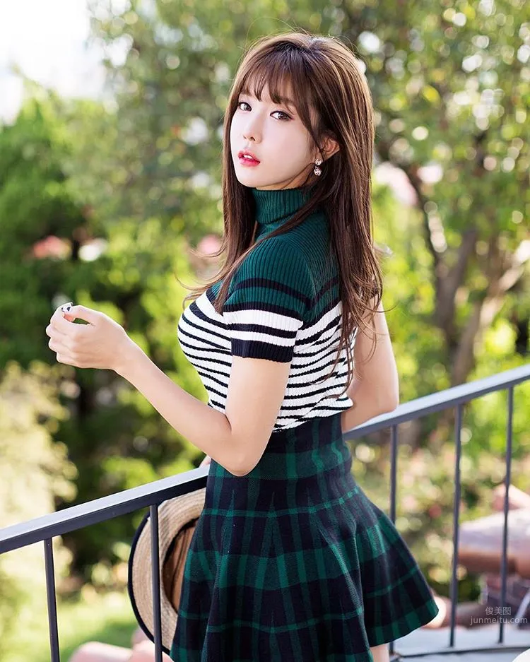 Heo Yun Mi - Off-the-Charts Looks Car Model Private Shoot photo 7