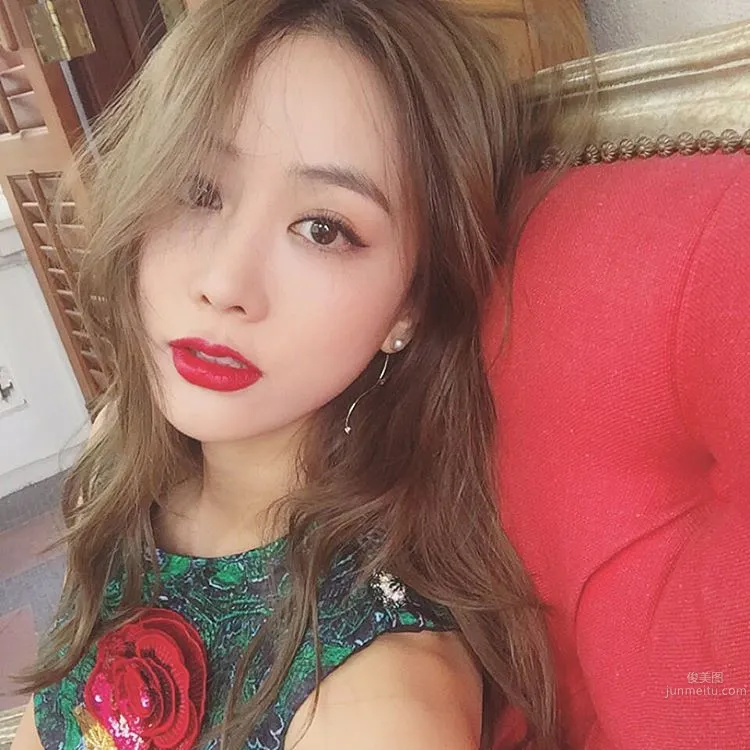 Miss Sohn, Korean Popular Fashion Blogger Private Shoot photo 14