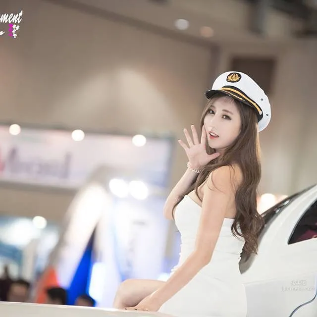 Shin Se Ha - Stunningly Beautiful South Korean Racing Queen photo 2