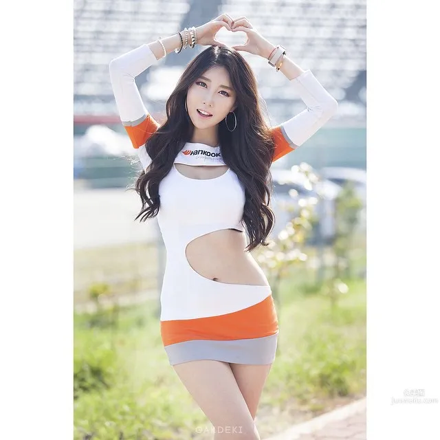Shin Se Ha - Stunningly Beautiful South Korean Racing Queen photo 9