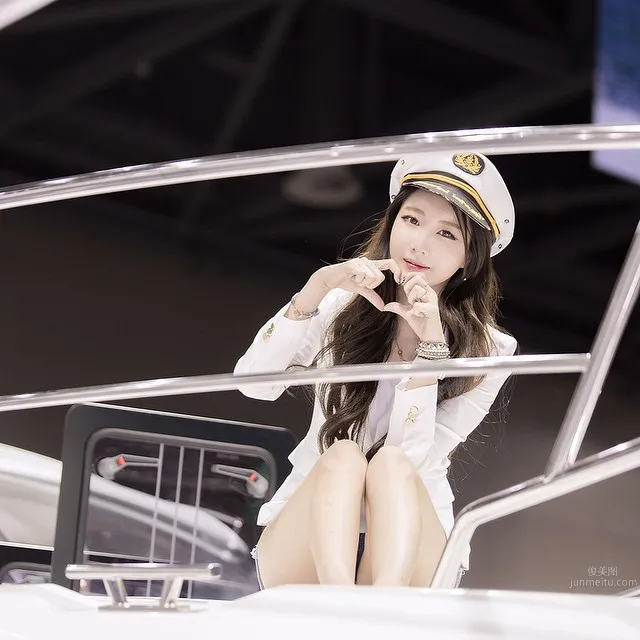 Shin Se Ha - Stunningly Beautiful South Korean Racing Queen photo 11