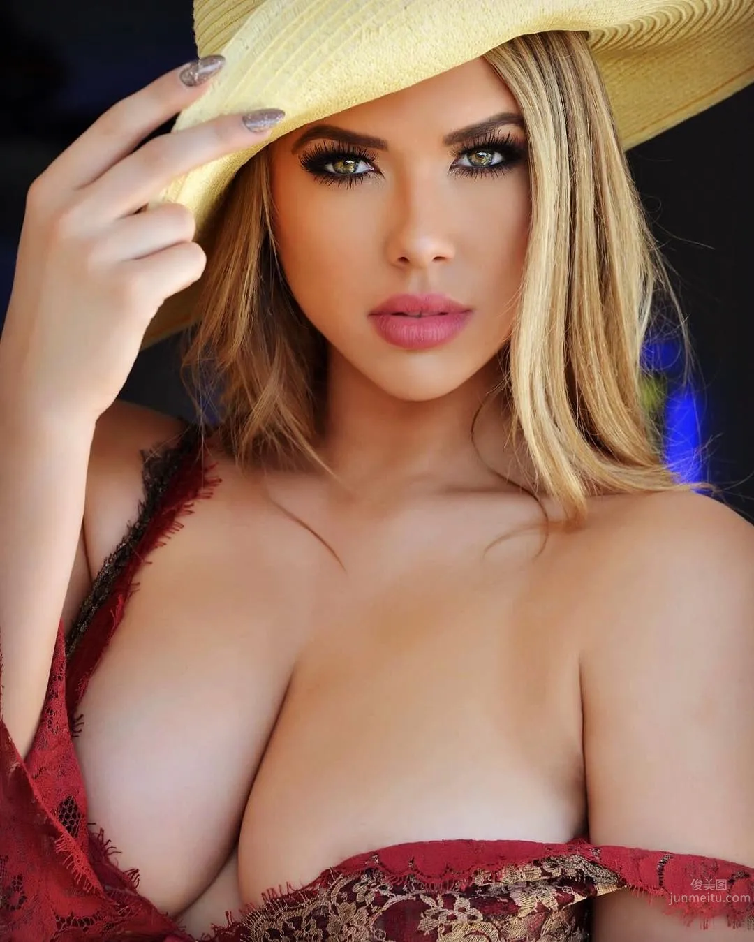 Antje Utgaard - Round Beautiful Breasts Make 800,000 People Riot photo 30