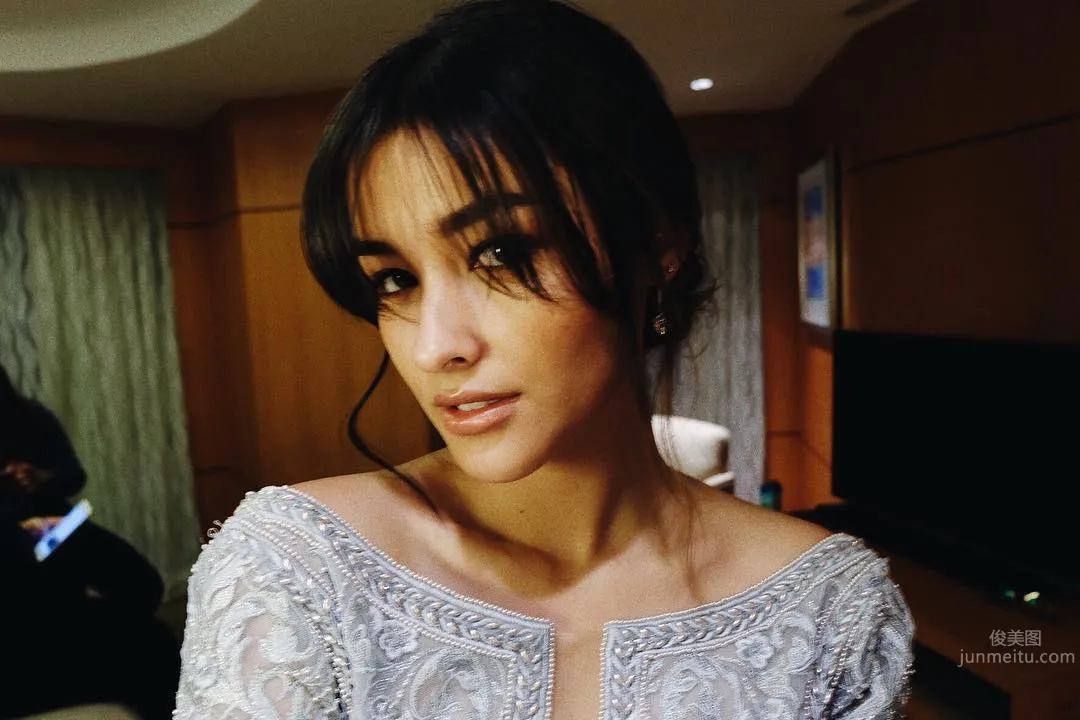 Liza Soberano- 全球最美臉蛋的菲美混血模特 20